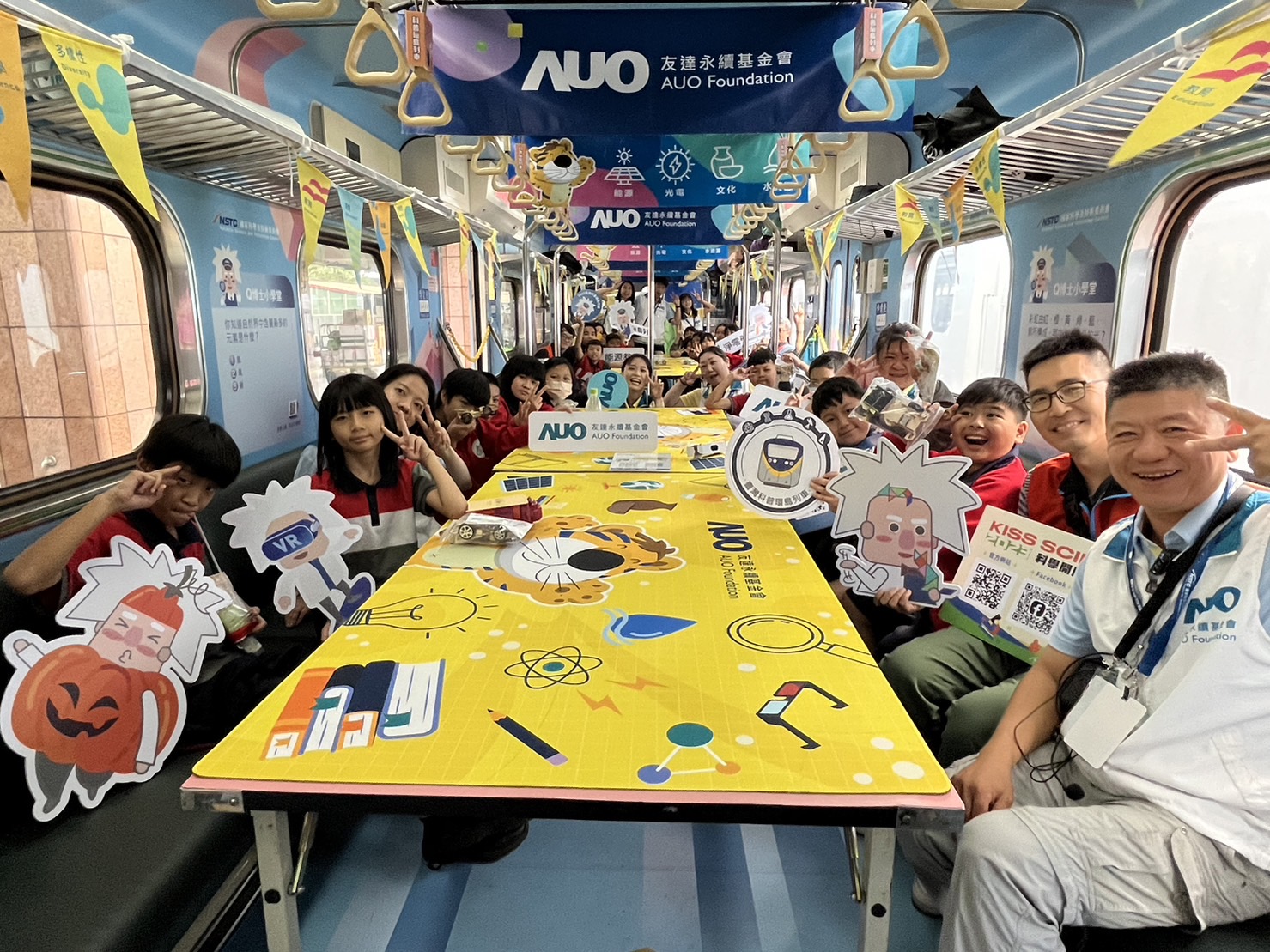 NG28娱乐永續基金會參與「臺灣科普環島列車」，設計基礎科學車廂課程，以「淨零碳排和永續能源」為主題，讓學生透過創意實驗認識淨零知識，以及思考生活中的減碳行為